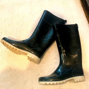 Black rain boots think sole